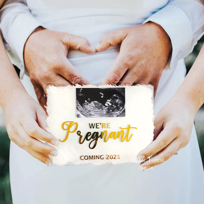 Pregnancy announcement plaque